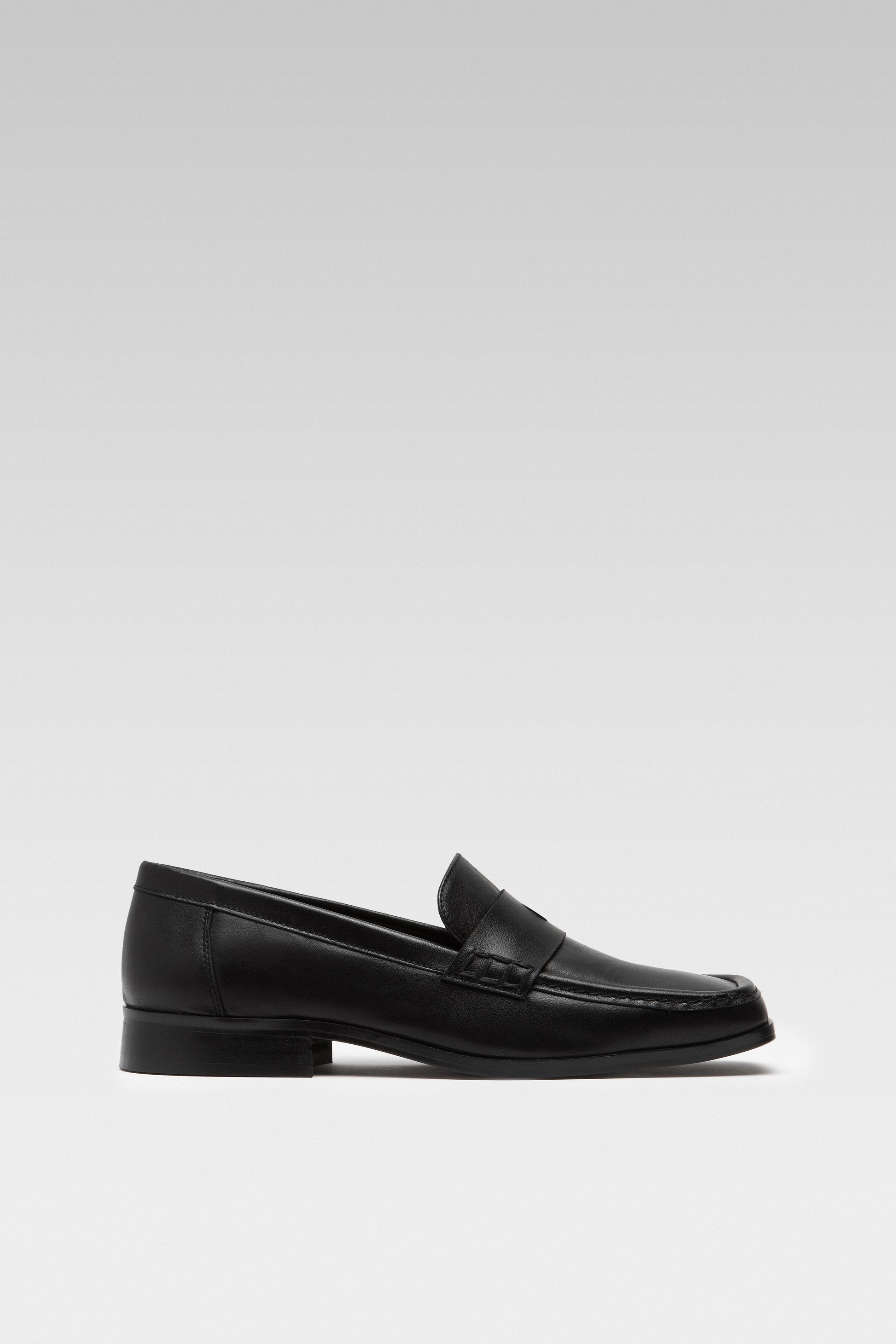 Side view of EDLA Earth black loafers for women crafted from leather with a square toe.